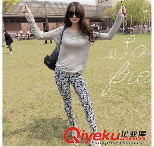 2013秋裝新款韓版女裝6933韓國(guó)原單復(fù)古青花瓷碎花女小腳褲打底褲原始圖片2