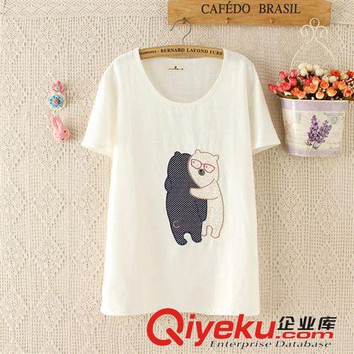 B98-00593 F.M.P 新款兩只小熊擁抱刺繡竹節(jié)麻短袖t恤原始圖片3