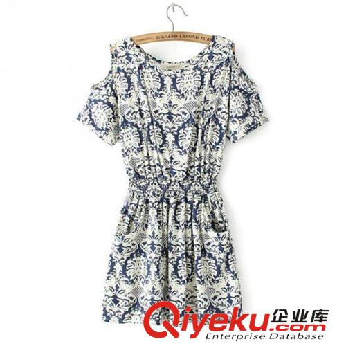 A56-01186 F.M.P 夏季新款歐美范時(shí)尚復(fù)古收腰百褶露肩短袖連衣裙原始圖片2