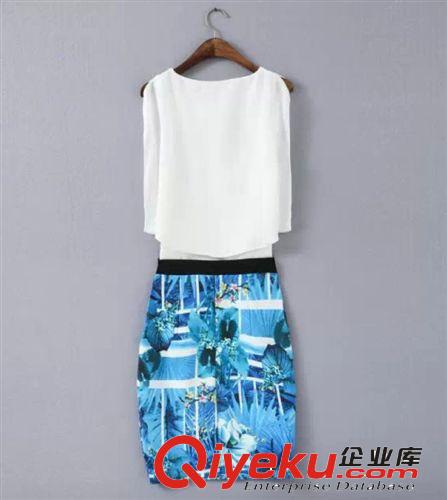 A125-01335 F.M.P時尚蝙蝠袖白色T恤+花朵樹枝印花半身裙套裝