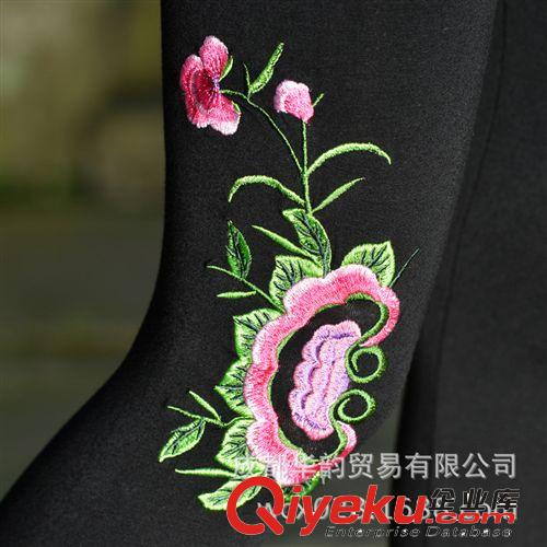 廠家直銷2014新品民族風女褲薄款刺繡花修身顯瘦彈力打底褲可混批