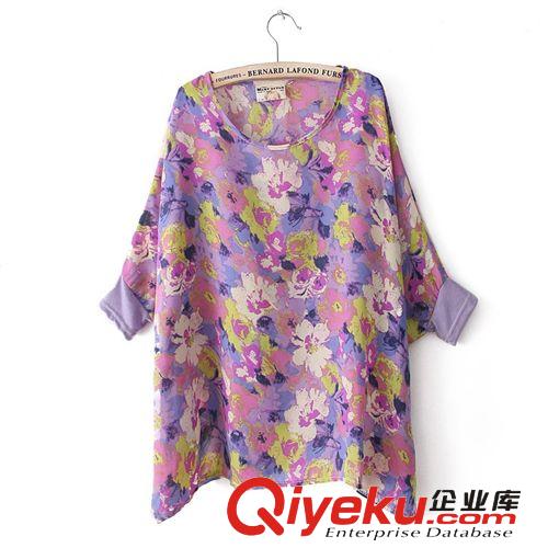 【淘貨源】3591 2014爆款彩色花朵拼接蝙蝠袖寬松圓領雪紡衫大碼原始圖片2