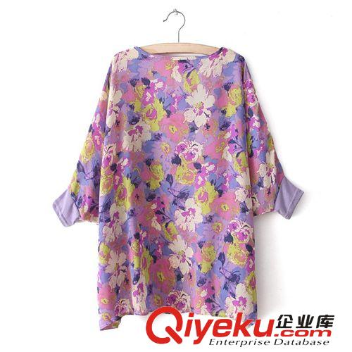 【淘貨源】3591 2014爆款彩色花朵拼接蝙蝠袖寬松圓領雪紡衫大碼原始圖片3