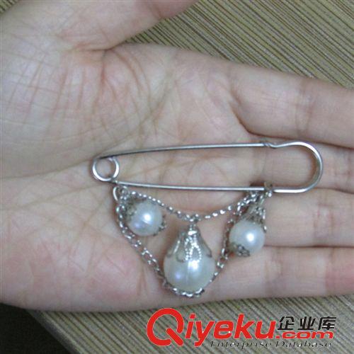 批發(fā)時(shí)尚胸針馬夾專用大別針鑲鉆老客戶代發(fā)小贈(zèng)品用1.5元/個(gè)原始圖片2