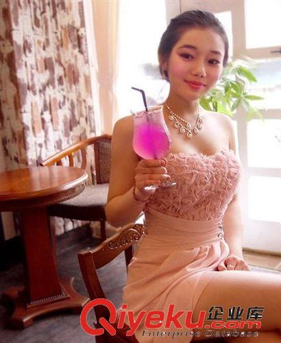 手工釘珠玫瑰花平口小禮服原始圖片2