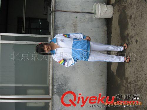 本廠正在促銷各種精品服裝
