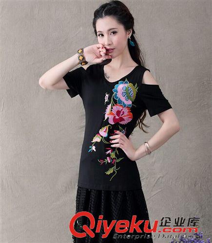 2014夏裝新款 民族風(fēng)時(shí)尚刺繡花朵 露肩修身打底衫女純棉短袖t恤原始圖片3