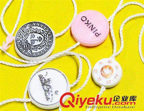 【廠家直銷】制作各式吊粒 批發(fā)服裝吊粒 塑料吊粒吊牌 免費(fèi)設(shè)計(jì)原始圖片2