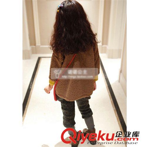 三人行童裝批發(fā) 2014冬季新款兒童寬松抓絨女童個性口袋套頭衫原始圖片3