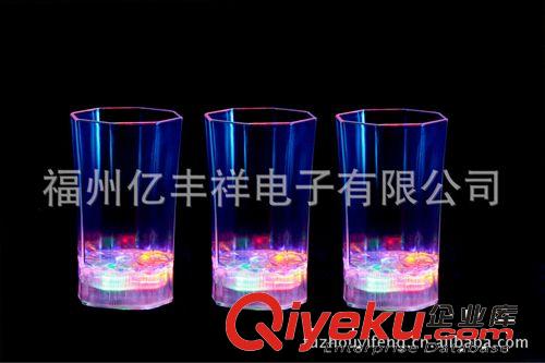 廠家直銷批發(fā)  幻彩閃光酒杯 酒吧KTV發(fā)光耳朵杯