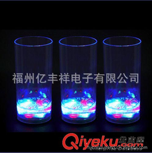 廠家直銷生產(chǎn)批發(fā)閃光LED光面果汁杯 酒吧KTV幻彩奇特發(fā)光酒杯原始圖片3
