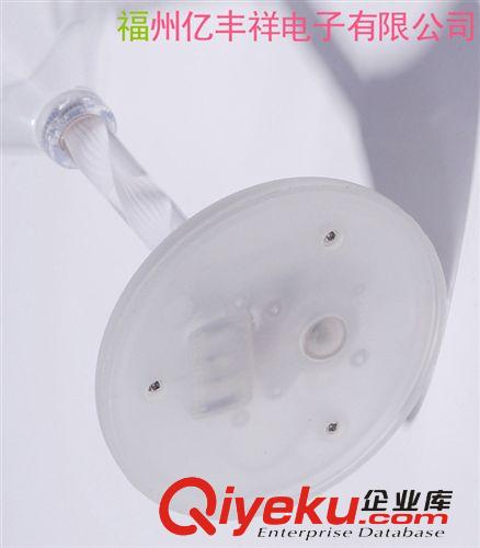 廠家直銷批發(fā)閃光LED高腳馬提尼發(fā)光酒杯 酒吧KTV用品 ps塑料禮品原始圖片2
