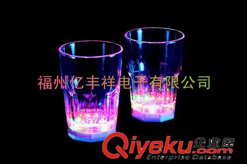 廠家批發(fā)發(fā)光杯  LED杯  奇特杯  閃光杯 多款發(fā)光杯  熒光杯原始圖片3