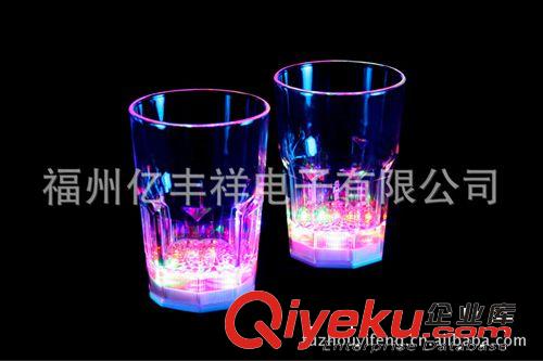 廠家直銷批發(fā)  幻彩閃光酒杯 酒吧KTV發(fā)光耳朵杯
