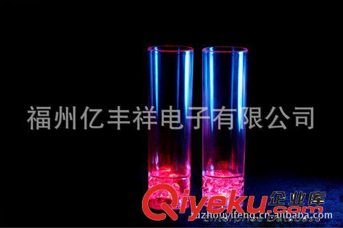 廠家批發訂制直銷LED幻彩閃光吸管杯，創意酒吧KTV精美發光杯禮品