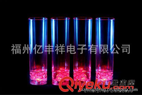 廠家批發(fā)訂制直銷(xiāo)LED幻彩閃光吸管杯，創(chuàng)意酒吧KTV精美發(fā)光杯禮品原始圖片2
