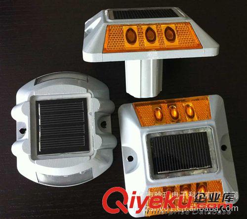 2013款太陽能道釘 浙江晗琨廠家直供 訂貨交期短 品質售后均保障