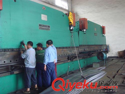 廠價直銷各種燈具，路燈，雙臂燈桿，單臂燈桿