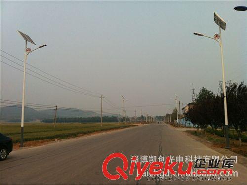 供應(yīng)30W太陽(yáng)能LED路燈，淄博zzy的太陽(yáng)能路燈生產(chǎn)廠家原始圖片2