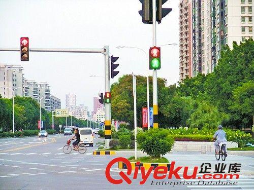 汕頭市定做懸臂式電子jc燈桿 信號燈燈桿 三色信號燈廠家