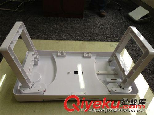 {zx1}折疊塑料電腦桌原始圖片3