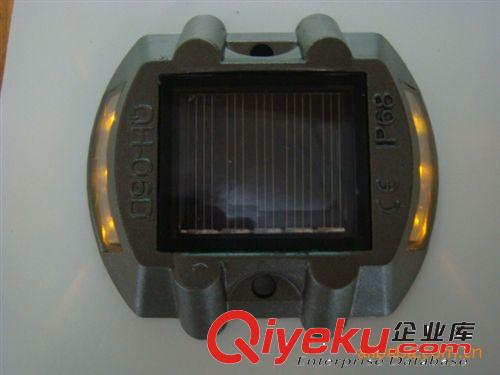 批量供應(yīng) 高品質(zhì)太陽(yáng)能道釘燈 電池道釘燈  凸起道釘 安裝在戶外原始圖片3