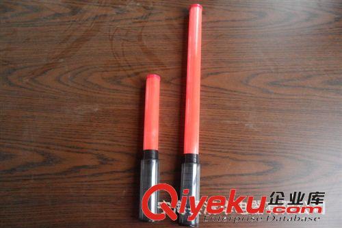 【企業(yè)集采】 長款太陽能指揮棒 道路太陽能交通燈 方向交通燈原始圖片3