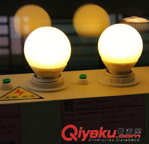 【廠家直銷】{zx1}型LED陶瓷球泡燈 散熱快 絕緣好 低消耗 {gx}率