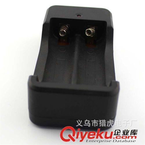 18650雙槽座充充電器 鋰電池充電器 強(qiáng)光手電筒充電器電池盒批發(fā)原始圖片2