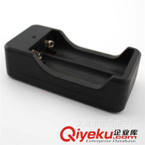 18650雙槽座充充電器 鋰電池充電器 強(qiáng)光手電筒充電器電池盒批發(fā)原始圖片3