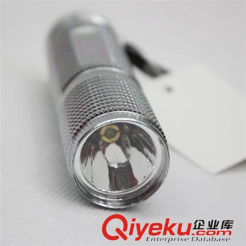 zpXML T6 LED 26650強(qiáng)光手電筒 充電變焦遠(yuǎn)射900流明戶外