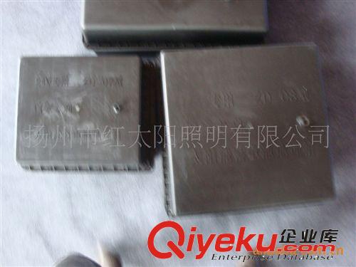 廠家直銷，專業(yè)太陽能蓄電池地埋箱