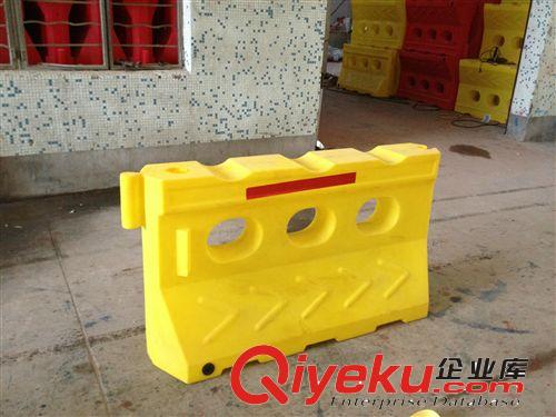 供應(yīng)滾塑三孔水馬 交通設(shè)施水馬 高速施工隔離水馬原始圖片2