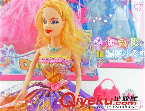 芭比娃娃/公仔 芭比套裝組合大禮盒 公仔玩偶 女孩子過(guò)家家玩具 芭比娃娃 43988原始圖片2