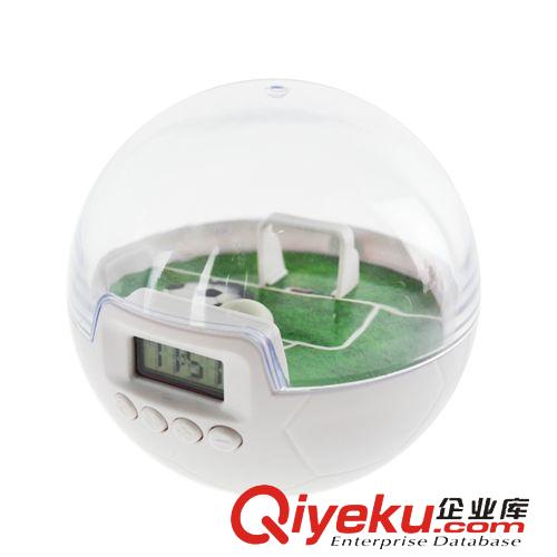 新奇玩具 廠家供應(yīng) 新品 足球電子時(shí)鐘 創(chuàng)意足球造型鬧鐘 辦公桌上小擺飾品