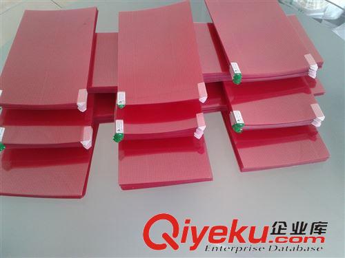 通用格子裸膜尺寸膜 廠家批發(fā){wn}尺寸膜 手機(jī)貼膜批發(fā) 6寸通用紅色格子手機(jī)膜批發(fā)原始圖片2