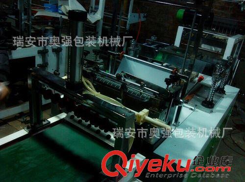 制袋機 【自主生產(chǎn)】創(chuàng)新型一次性塑料手套制袋機原始圖片2