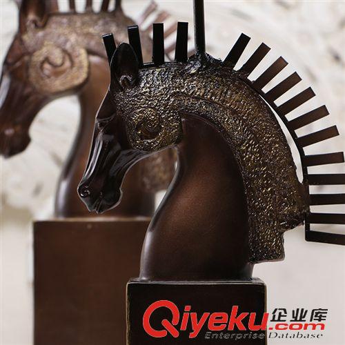 美式燭臺 套二馬頭燭臺復(fù)古樹脂工藝品美式鄉(xiāng)村擺件國際風(fēng)書房樣板間裝飾原始圖片2