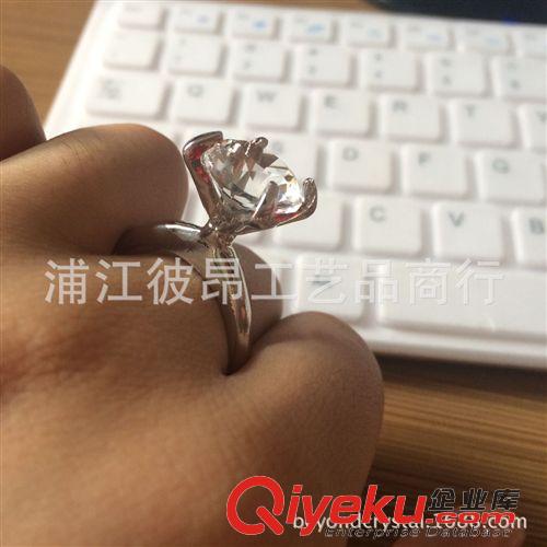 水晶鑰匙扣 定制鑰匙扣，方體LED 鑰匙扣，公司紀念品，送老婆小孩禮物！