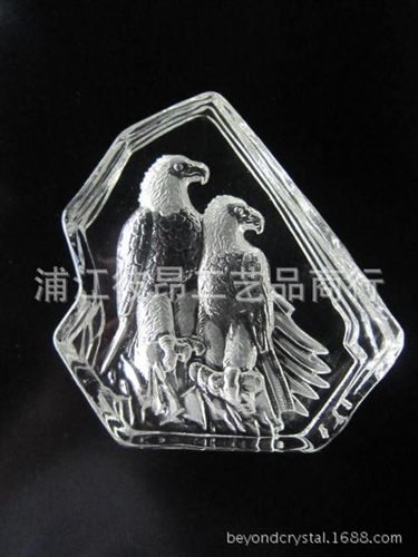 水晶冰山 批發(fā)供應水晶老鷹，鷹，深雕水晶動物各種圖案，水晶辦公擺件！原始圖片2
