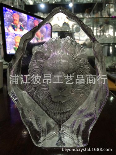 水晶冰山 批發(fā)供應水晶老鷹，鷹，深雕水晶動物各種圖案，水晶辦公擺件！