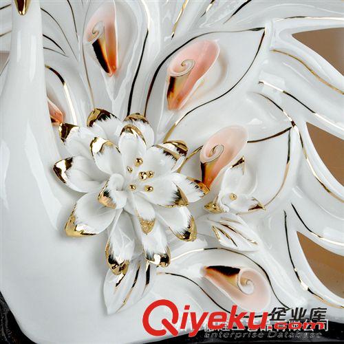 通花瓷/家居擺件 創(chuàng)意現(xiàn)代陶瓷器家居飾品 孔雀開屏工藝品裝飾擺件 可作臺燈 廠家原始圖片3