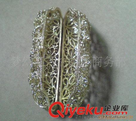 禮品飾品 金屬工藝品 生產(chǎn)廠家專業(yè)訂制各類金屬手袋 金屬珠寶盒 金屬擺件 珠寶手袋