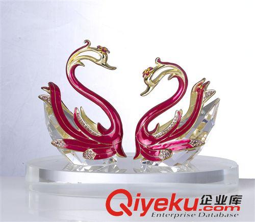 婚慶工藝品天鵝系列 優(yōu)質(zhì)推薦水晶天鵝婚慶禮品 白水晶婚慶禮品 典雅婚慶禮品