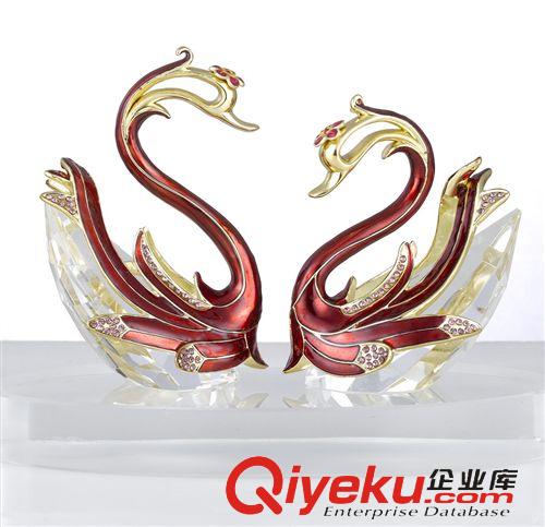 婚慶工藝品天鵝系列 優(yōu)質(zhì)推薦精美水晶天鵝情侶婚慶擺飾 琺瑯彩仿生工藝家居擺件原始圖片2