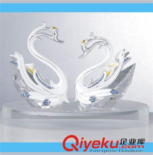 婚慶工藝品天鵝系列 優(yōu)質(zhì)推薦精美水晶天鵝情侶婚慶擺飾 琺瑯彩仿生工藝家居擺件原始圖片3