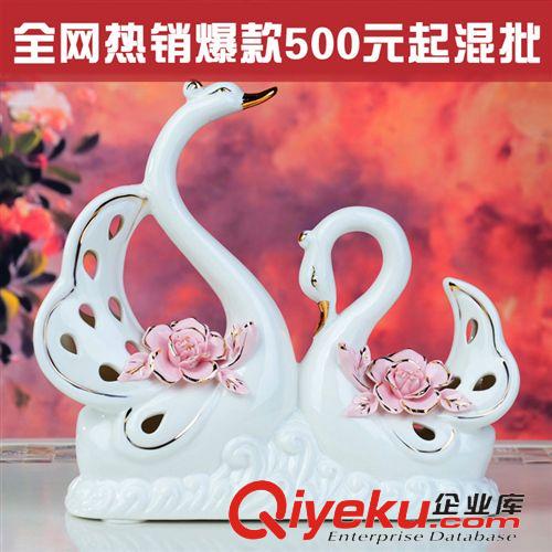 工藝分類 現代創意婚慶家居裝飾品 貼花玫瑰情侶天鵝動物陶瓷擺件小額批發
