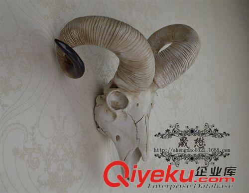 招財壁掛 批發(fā)歐式羊頭骨墻式壁掛創(chuàng)意掛飾樹脂工藝品招財玄關(guān)辟邪動物頭原始圖片2
