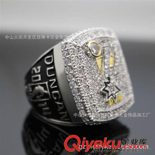 球賽.紀(jì)念飾品 新款精美熱銷2014NBA美國職業(yè)藍(lán)球{gj}戒指高端定制馬刺隊紀(jì)念品原始圖片3