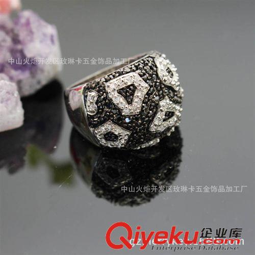 戒指 歐美飾品批發(fā)復(fù)古dp風(fēng)時(shí)尚創(chuàng)意黑白鑲滿鉆戒指gd個(gè)性戒指首飾原始圖片3